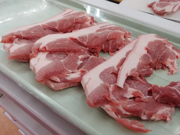 В Кировскую область завезли более 30 тонн мяса неизвестного происхождения