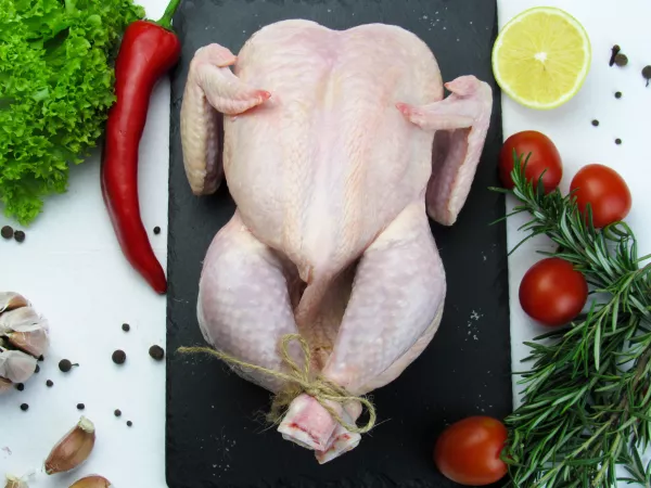 Рост цен на куриное мясо и колбасу в Кировской области регулятор объяснил гриппом птиц